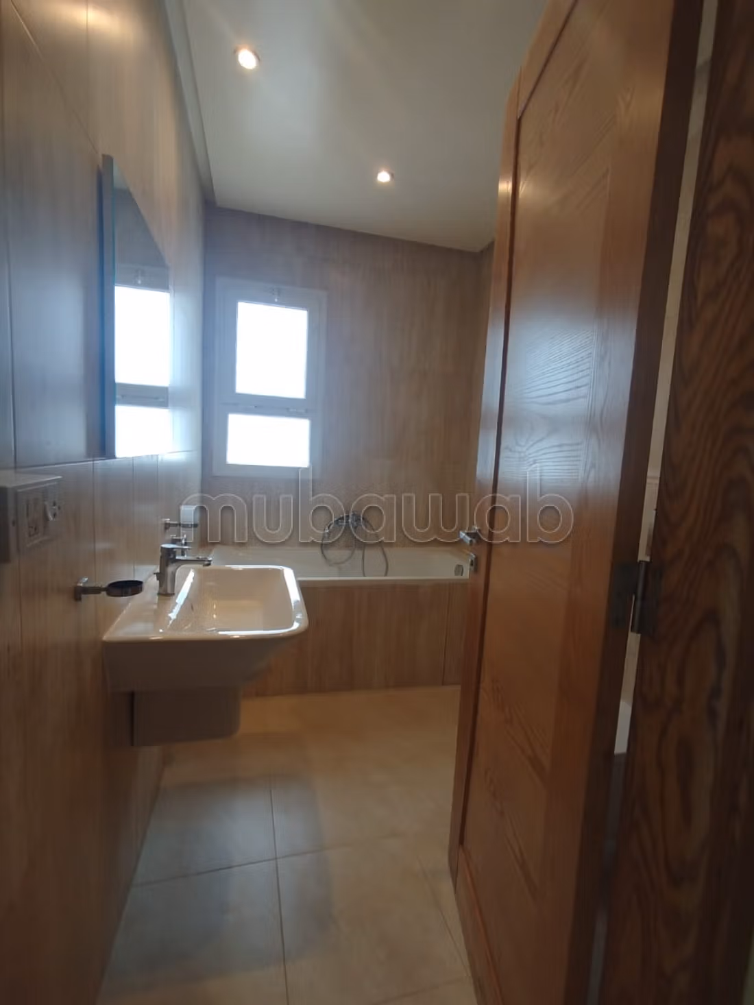Apartment for rent in Cité Les Pins. Total area 250 m². Calm environment with mountain view, security door