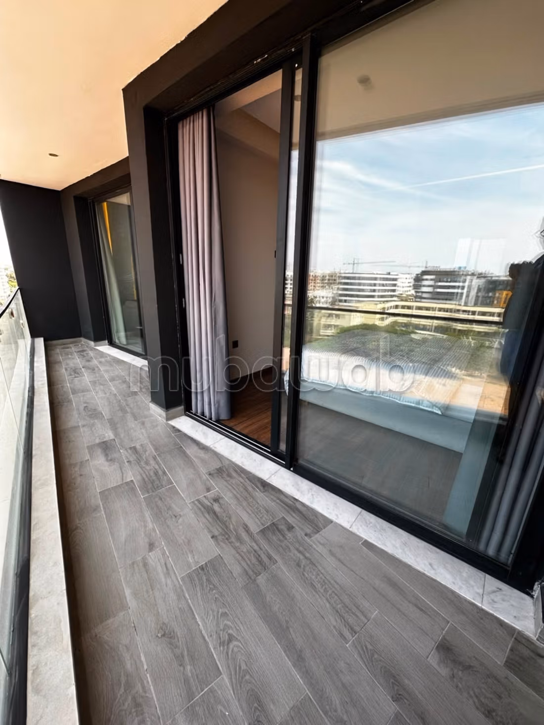 Louez cet appartement à Franceville. 
2 pièces. 
Meublé — 2