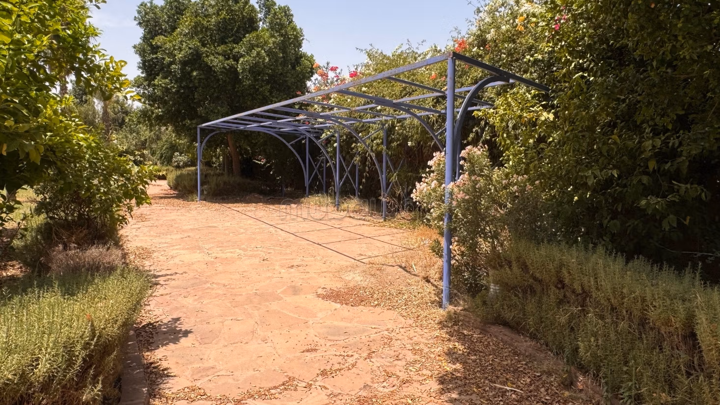 Villa de prestigio amueblada de 1300m2 sobre 14000m2