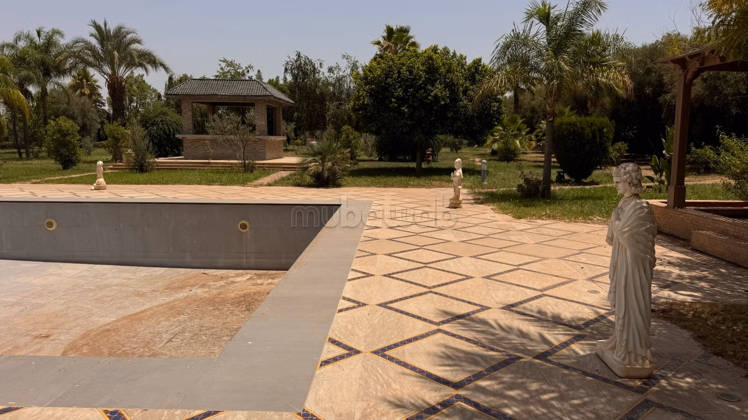 Villa de prestigio amueblada de 1300m2 sobre 14000m2