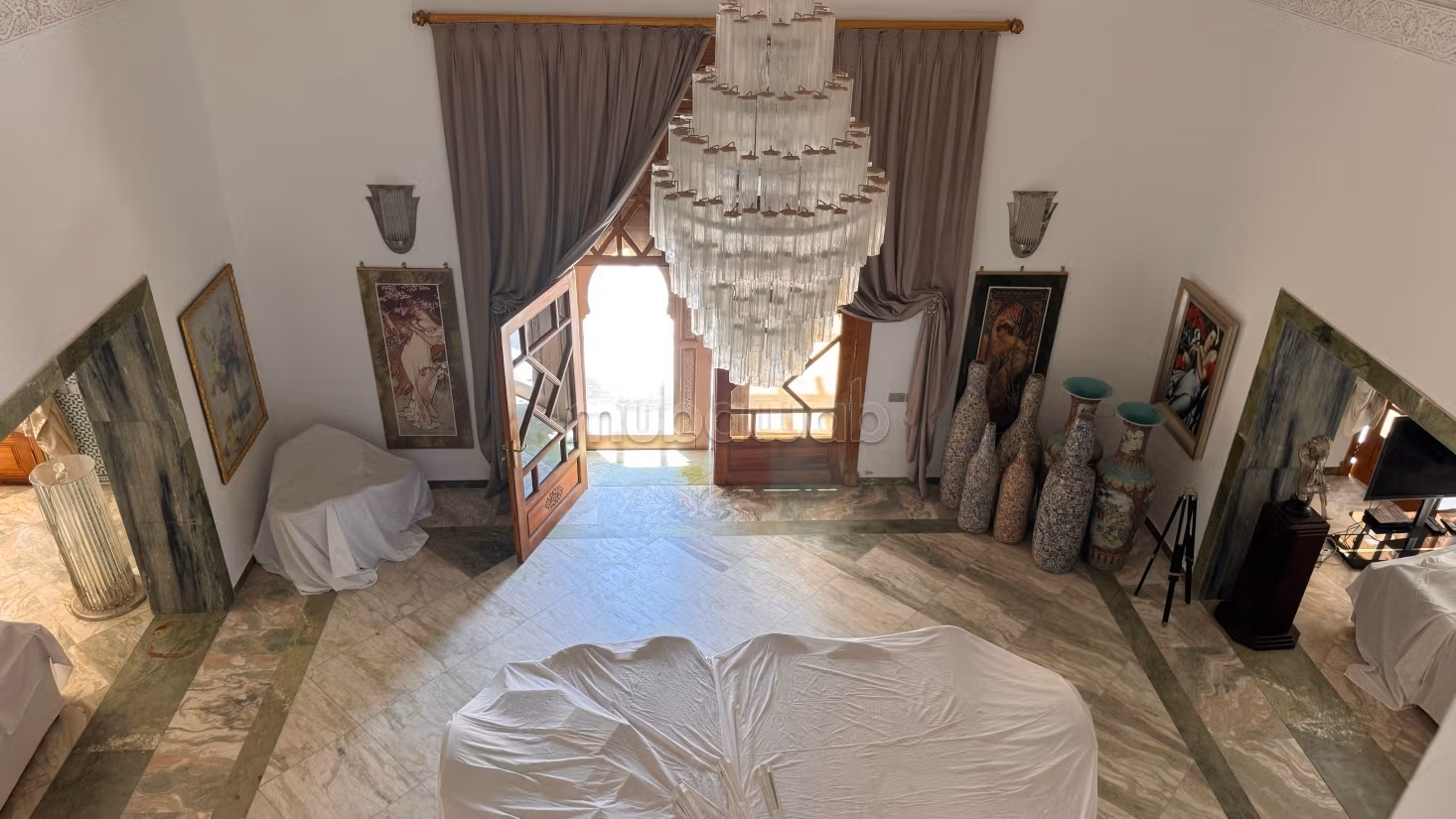 Villa de prestigio amueblada de 1300m2 sobre 14000m2