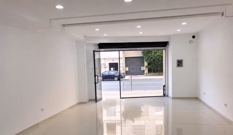 À louer – Local commercial en 2ère position mer