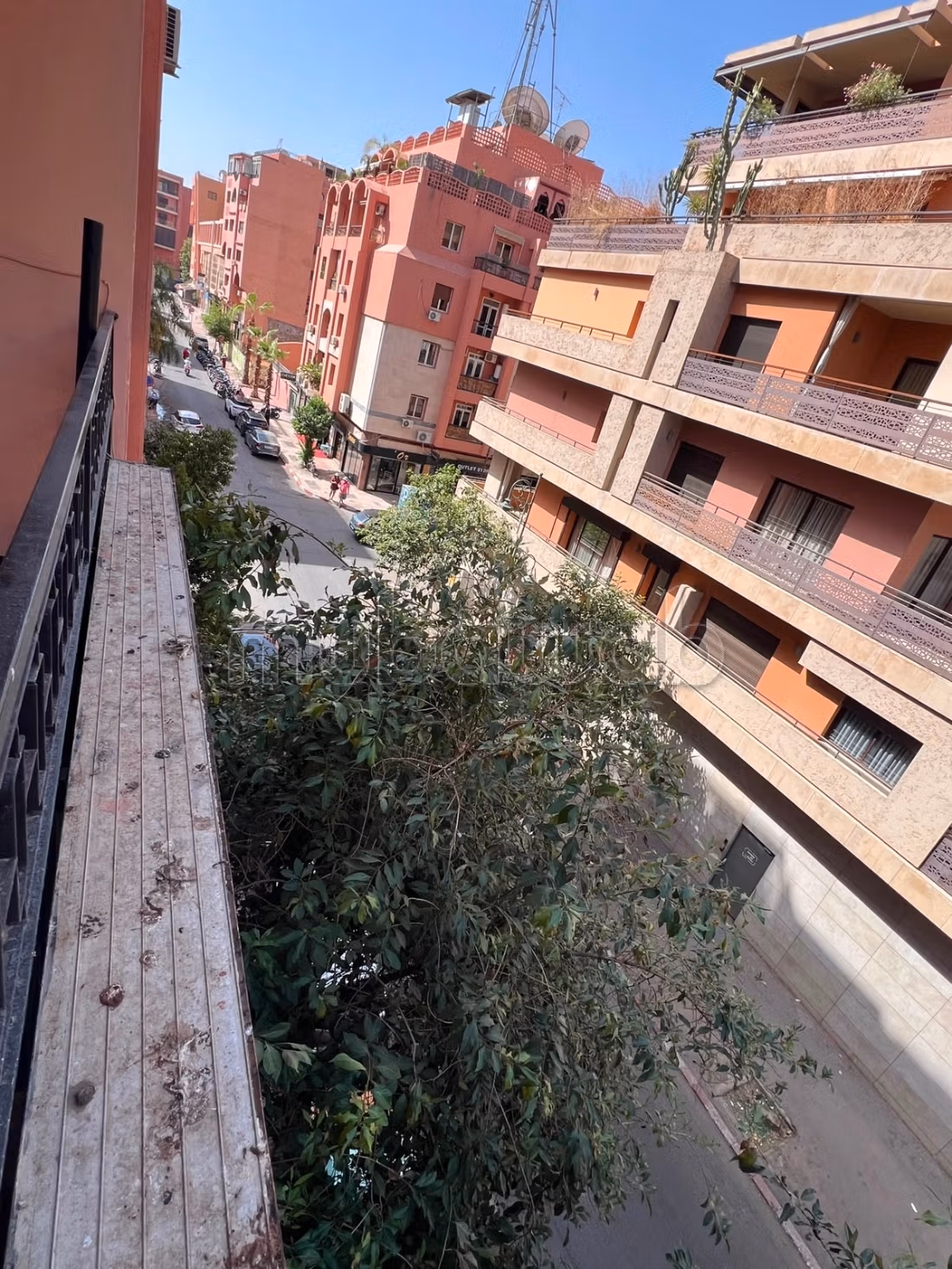 Local comercial a la venta en Guéliz. Superficie 120 m². Ascensor