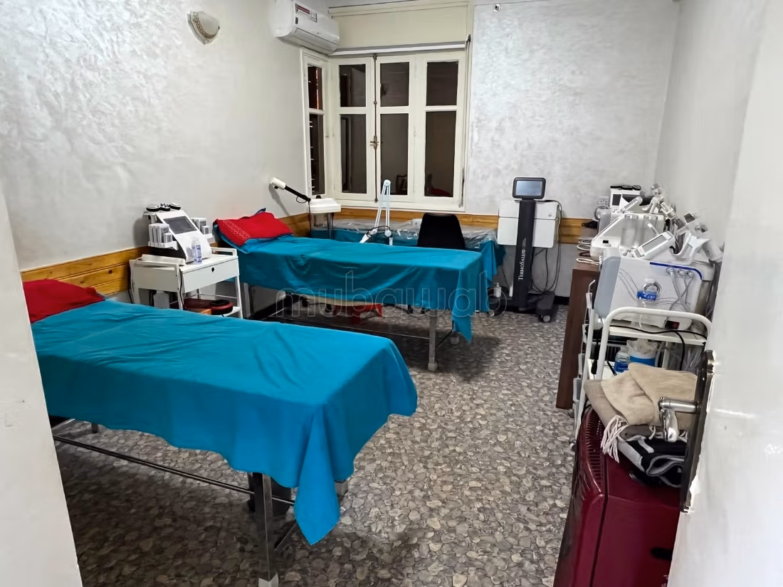 Local comercial a la venta en Guéliz. Superficie 120 m². Ascensor
