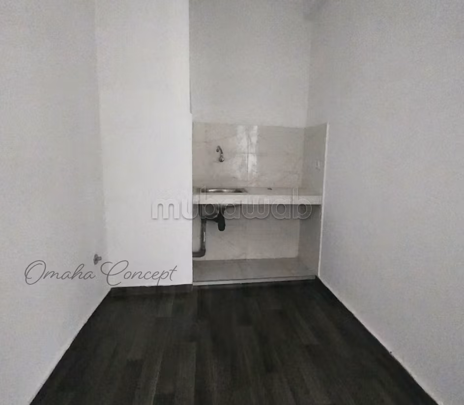 Bureau sur Boulevard 114m2 
4 pièces 
1er étg 
Maarif