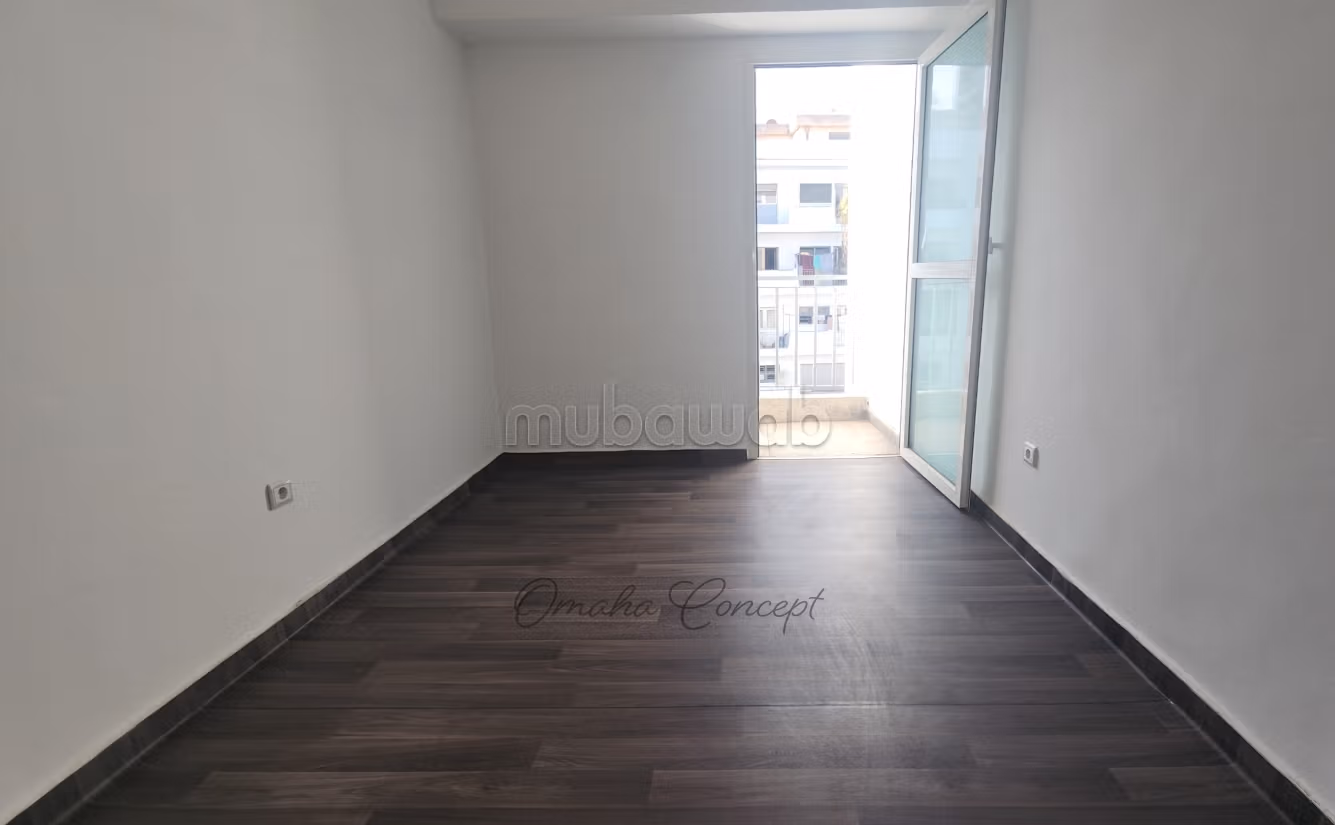 Bureau sur Boulevard 114m2 
4 pièces 
1er étg 
Maarif