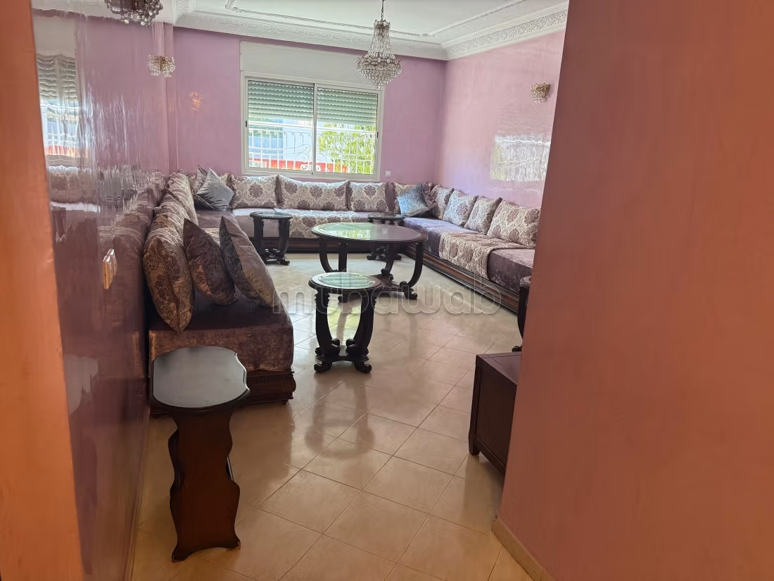 Bell'appartamento in affitto ad Al-Walfa. Superficie 133 m². Arredato