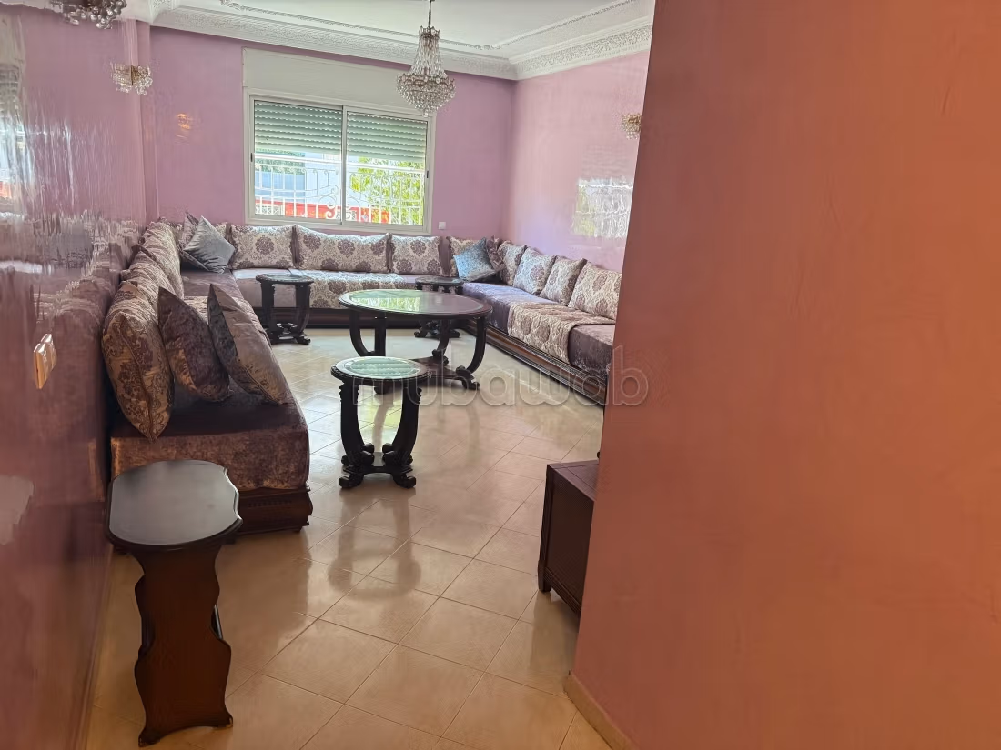 Bell'appartamento in affitto ad Al-Walfa. Superficie 133 m². Arredato
