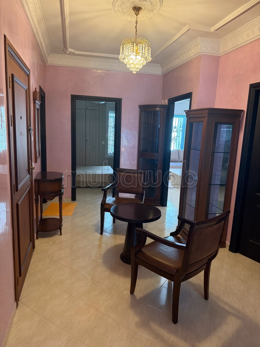 Bell'appartamento in affitto ad Al-Walfa. Superficie 133 m². Arredato