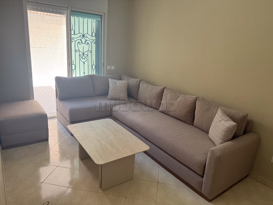 Bell'appartamento in affitto ad Al-Walfa. Superficie 133 m². Arredato