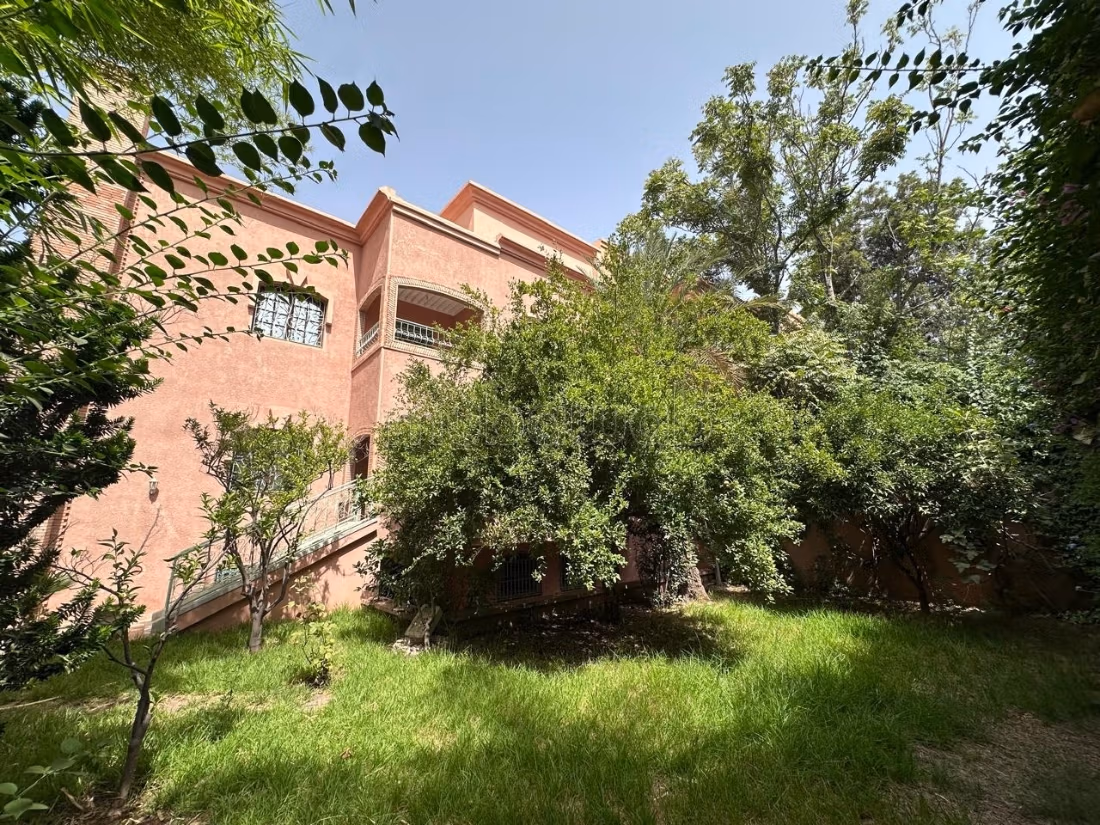 Vente villa de 400 m² habitable /600 m² terrain — 2