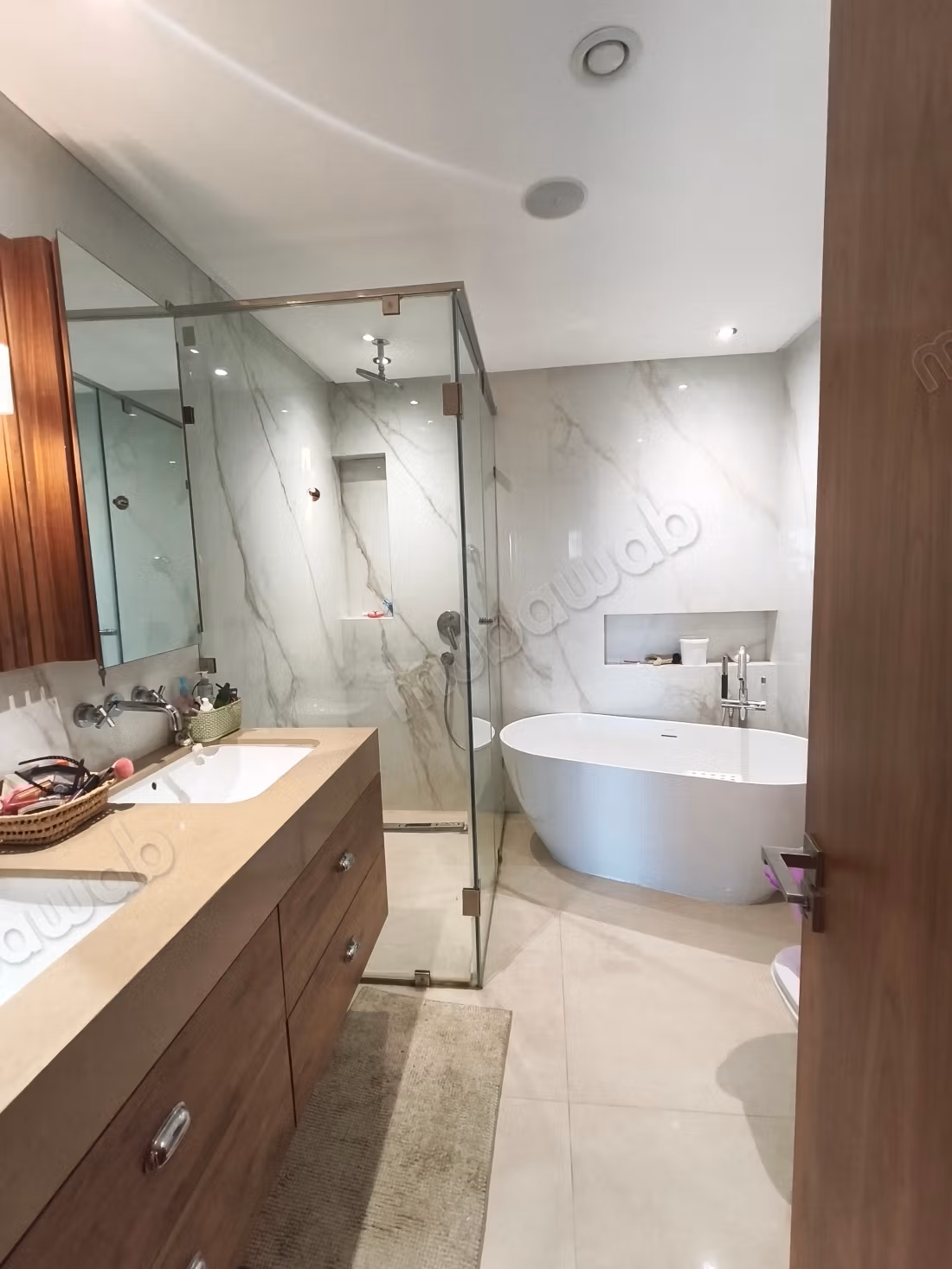 Bell'appartamento con personale privato, piscina, palestra e altro