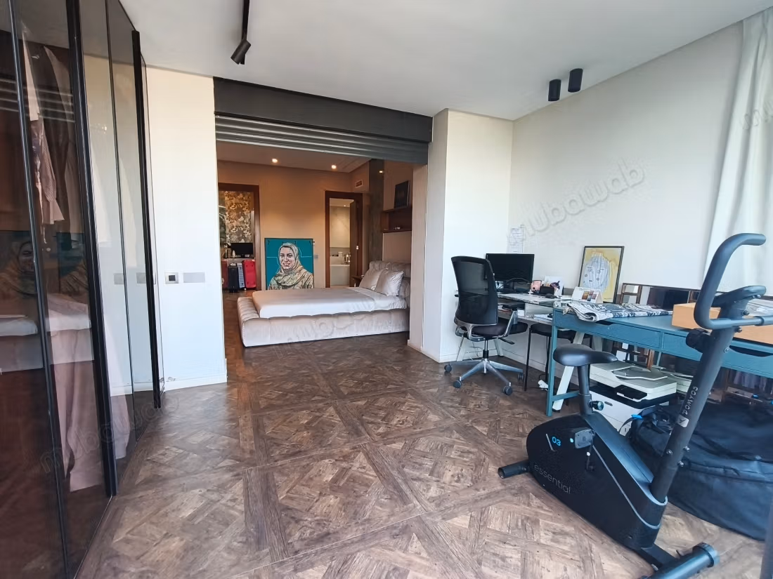 Bell'appartamento con personale privato, piscina, palestra e altro