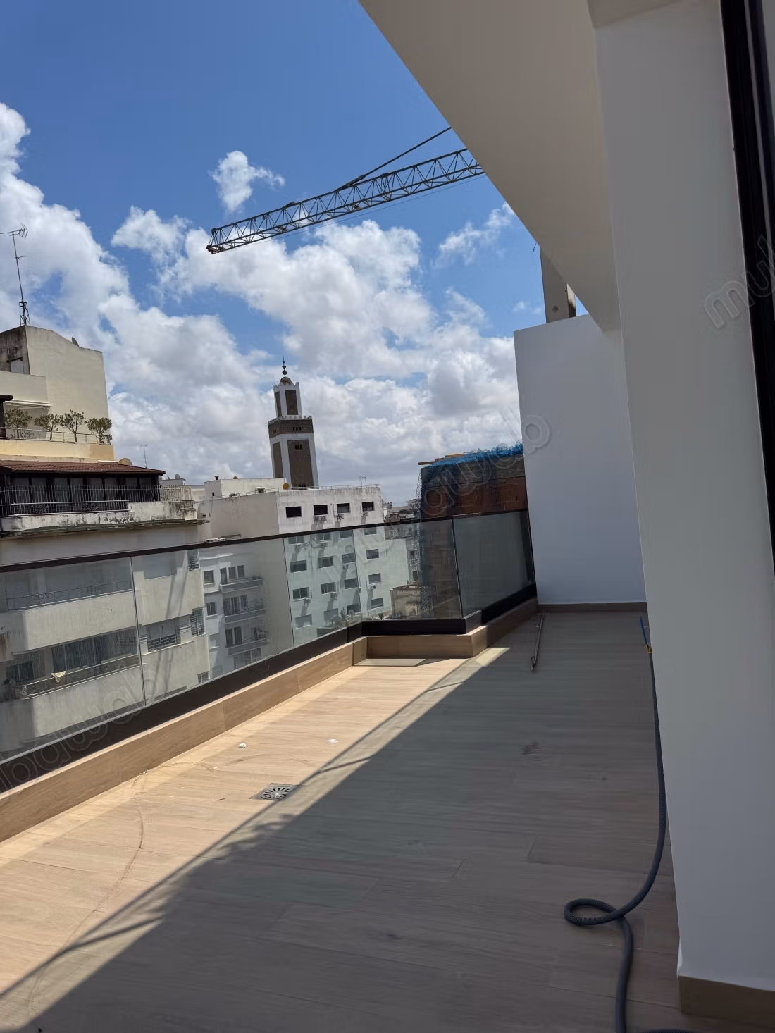 Appartamento con 3 camere da letto con terrazza in affitto