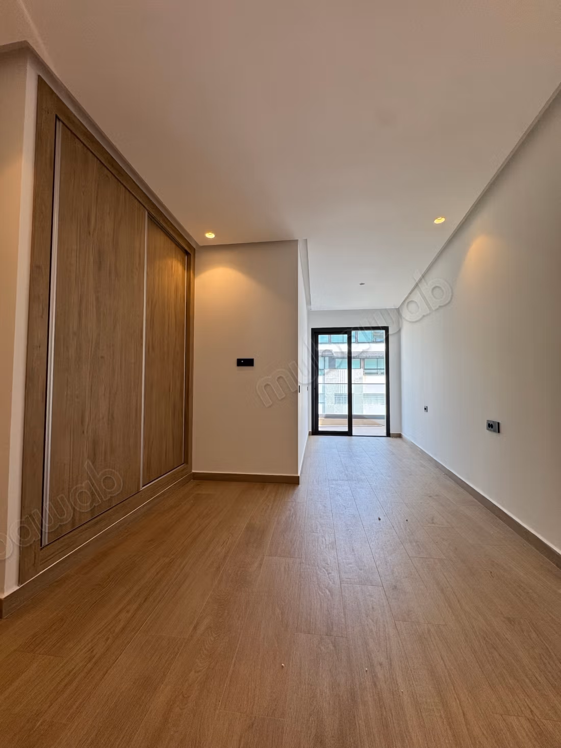 Appartamento con 3 camere da letto con terrazza in affitto