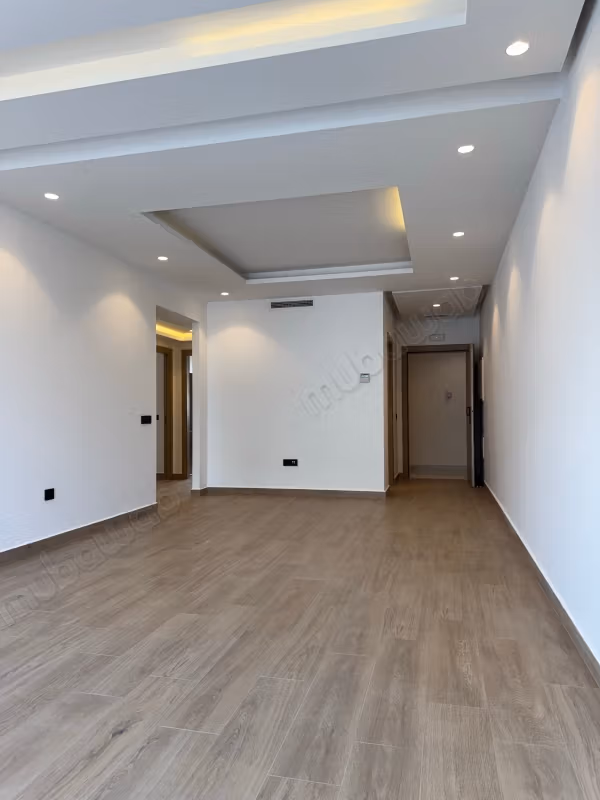 Appartamento con 3 camere da letto con terrazza in affitto