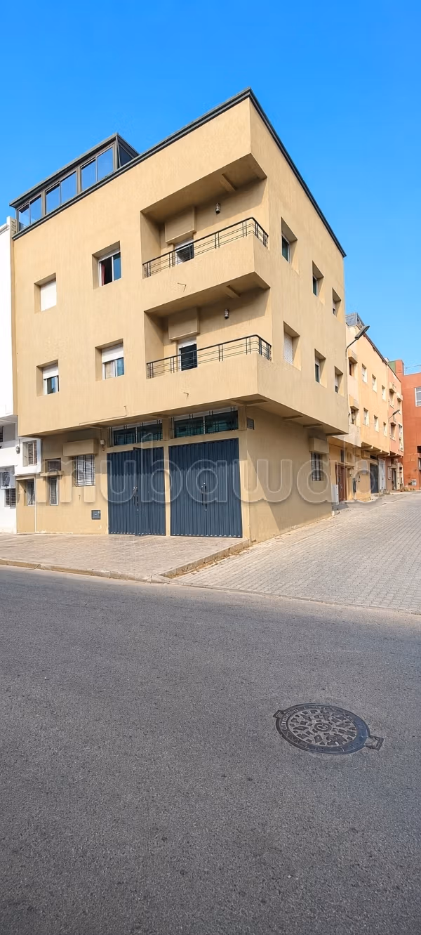 Maison d'angle R2 260m avec local commercial – Ouifaq