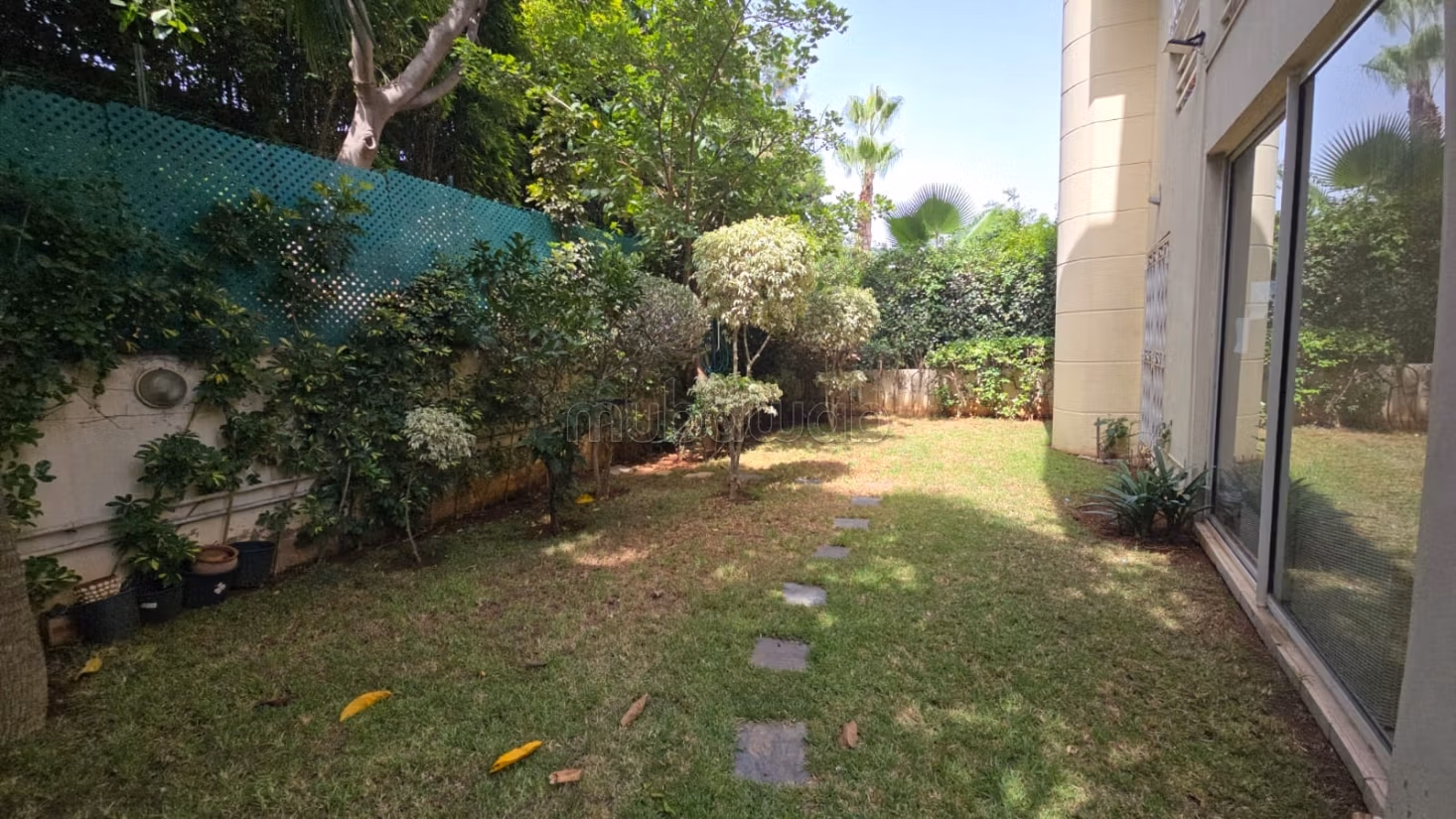 À VENDRE Magnifique Triplex avec Jardin — 3