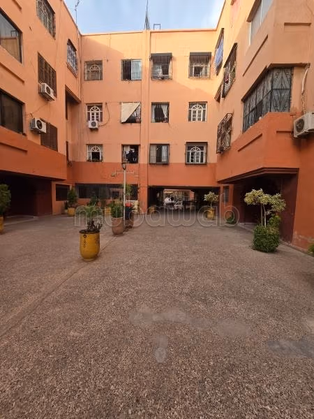 Il parcheggio sotterraneo ad Ain M'zwar, appartamento al primo piano