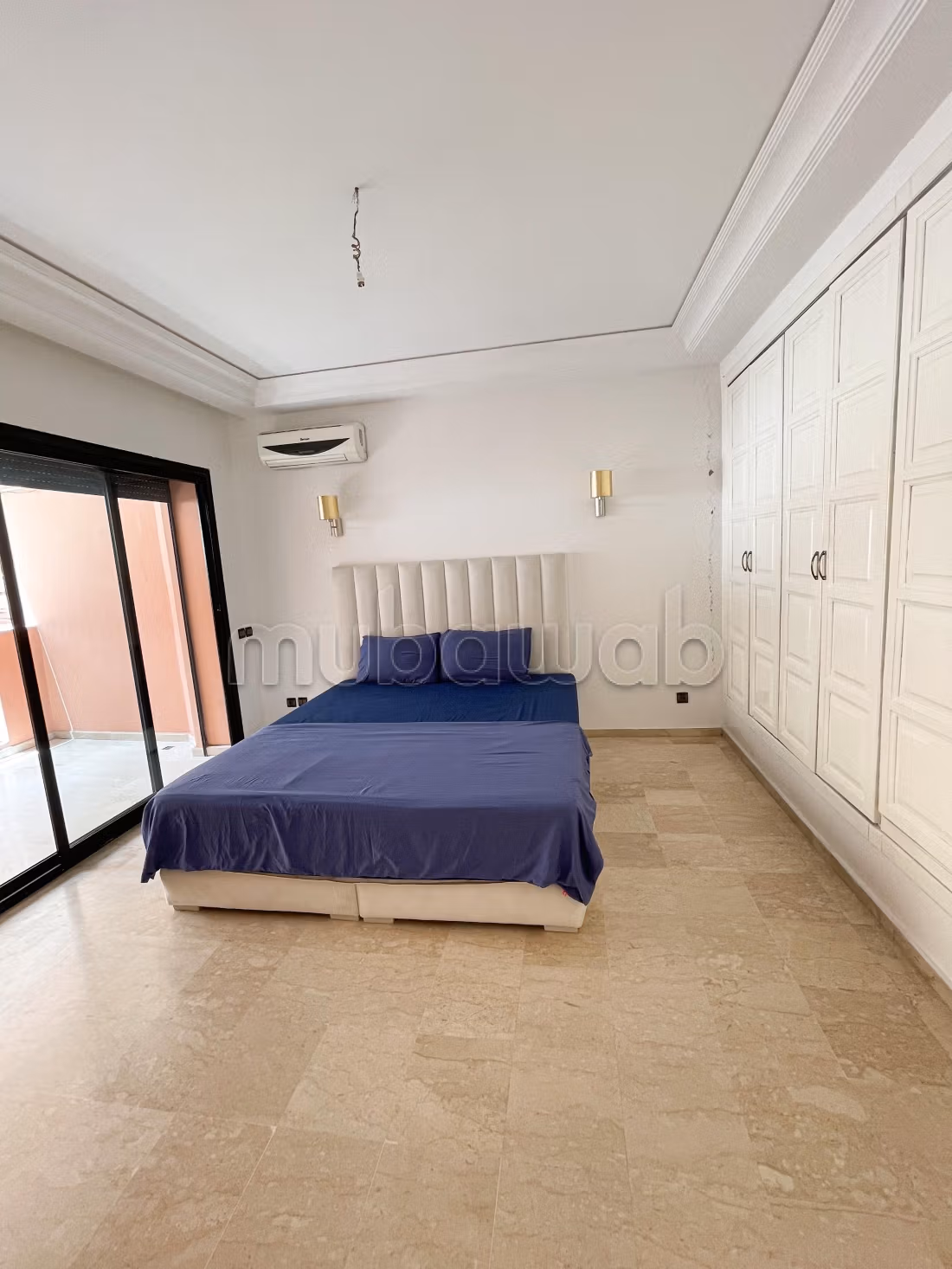 Très bel DUPLEX en location à Guéliz. 
6 pièces confortables. 
Meublé — 3