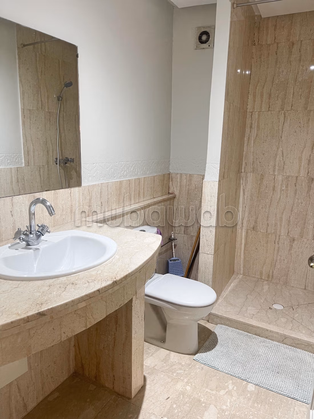 Très bel DUPLEX en location à Guéliz. 
6 pièces confortables. 
Meublé — 5