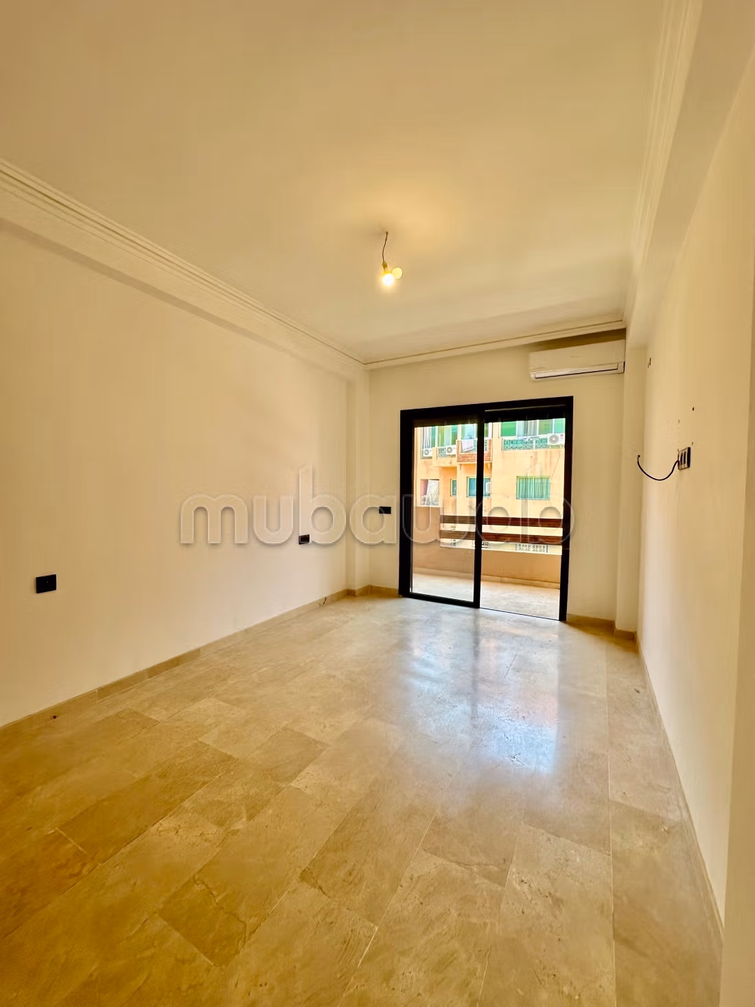 Appartement à louer à Route de Safi. 
2 chambres. 
Piscine et air conditionné — 6