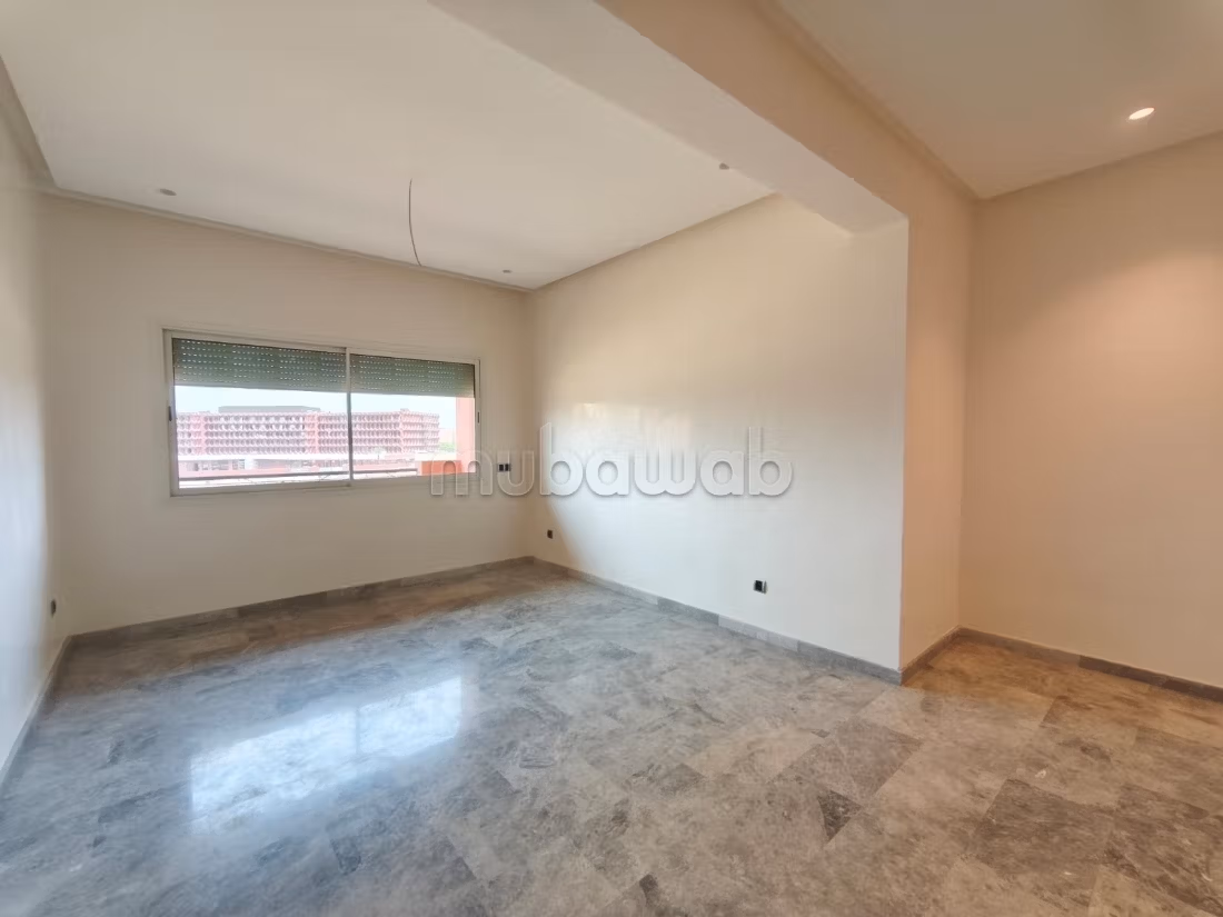 Appartement à louer à Hivernage. 
Superficie 110 m². 
Antenne parabolique et sécurité — 6