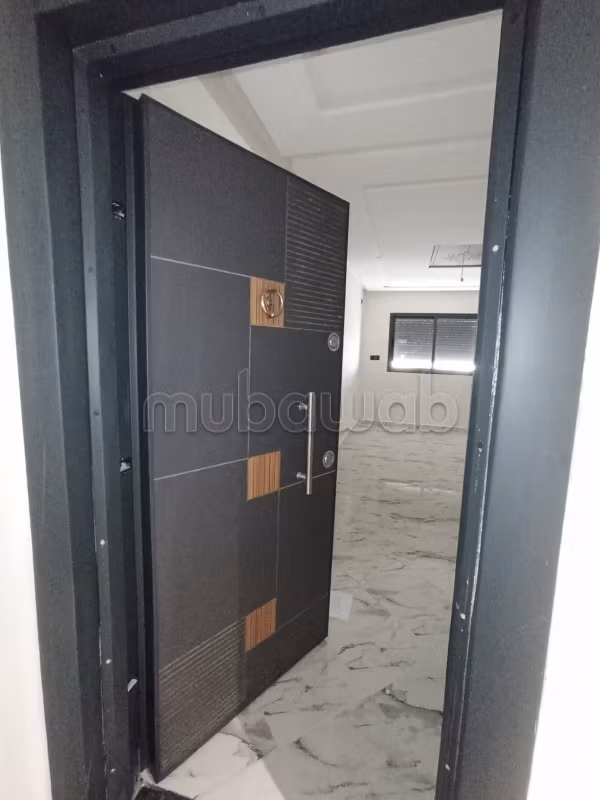 Prachtig appartement te koop in Hararins. 2 mooie kamers. Parkeerplaats en lift