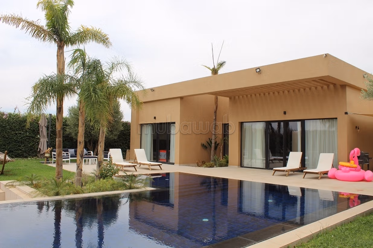 Very pretty contemporary single-storey villa