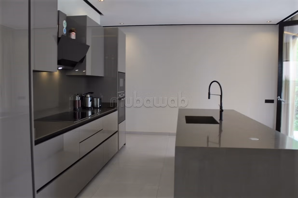 Very pretty contemporary single-storey villa