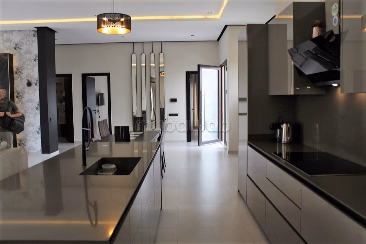 Very pretty contemporary single-storey villa