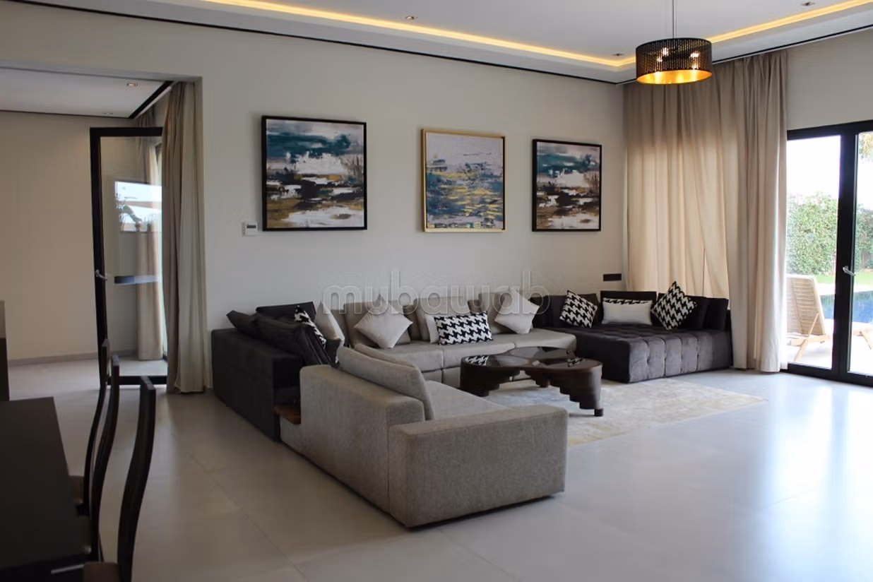 Very pretty contemporary single-storey villa