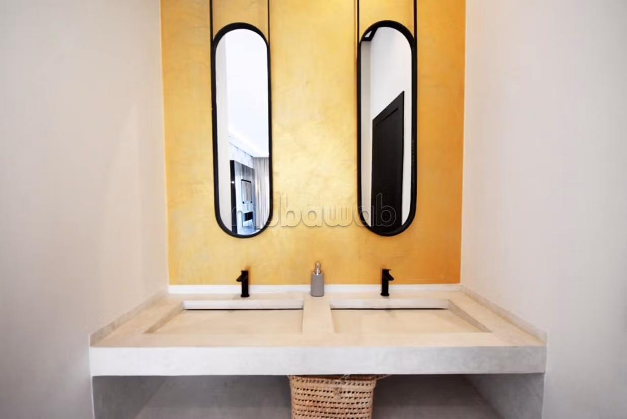 Very pretty contemporary single-storey villa