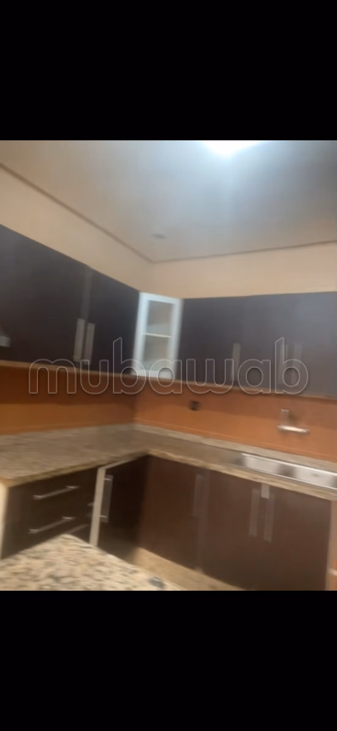 Bel appartement à vendre à Bahroura, Temara, Al Wifaq. Superficie de 97 m². Fenêtres avec double vitrage et porte sécurisée.