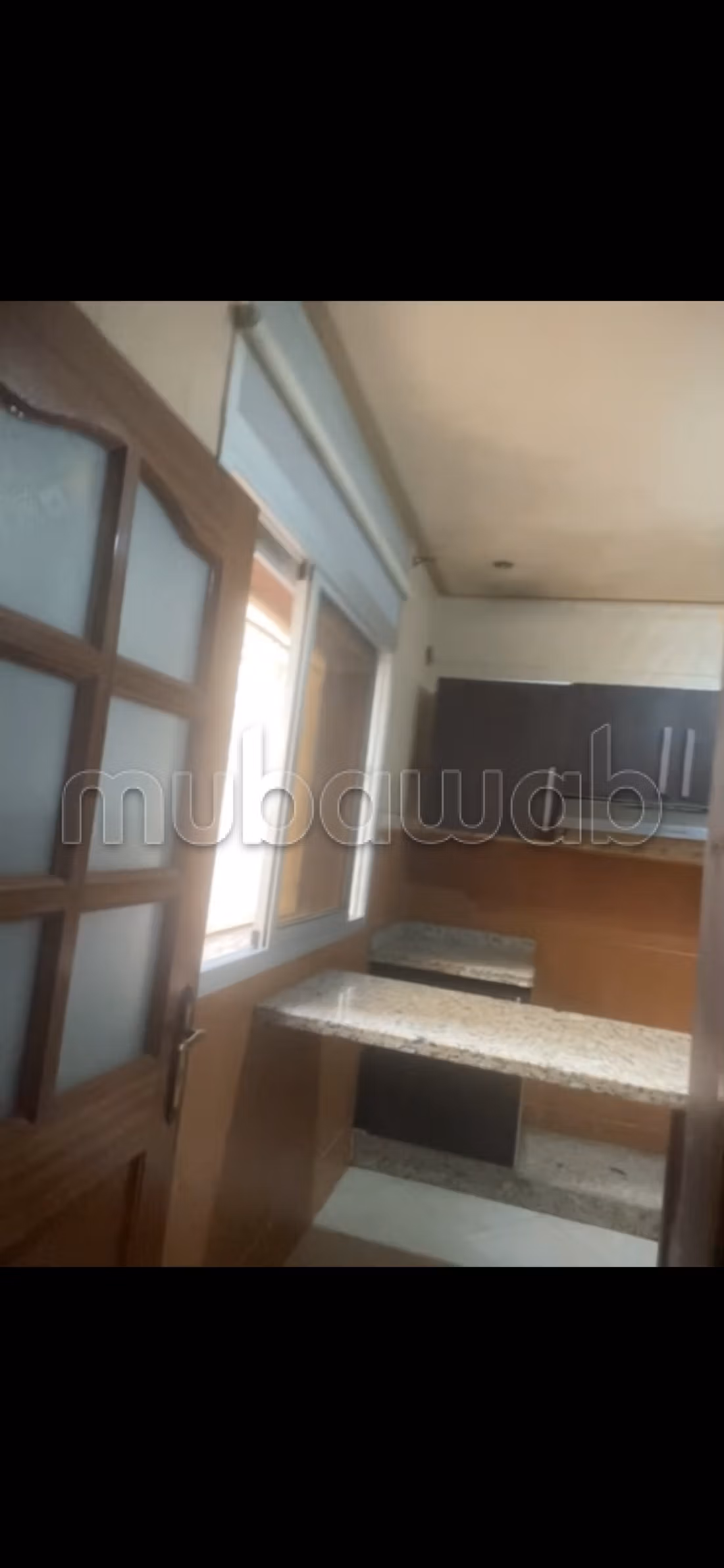 Bel appartement à vendre à Bahroura, Temara, Al Wifaq. Superficie de 97 m². Fenêtres avec double vitrage et porte sécurisée.
