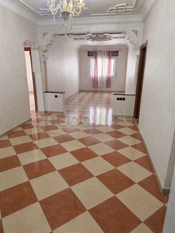 Grand appartement titré à vendre à Hay Ain melloul