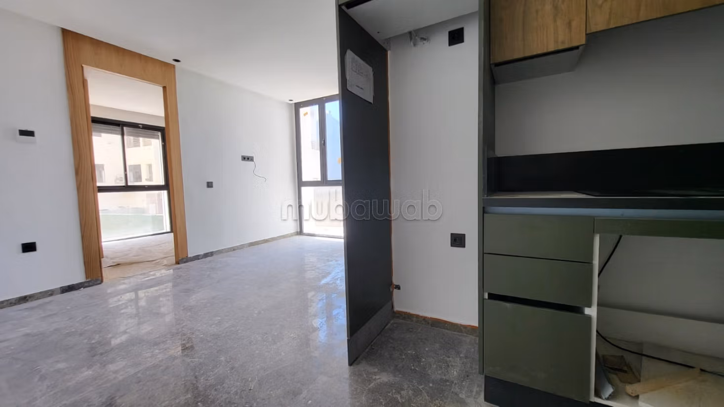 Studio Neuf 41 m2 
2ème étage garage titré 
Palmier — 3