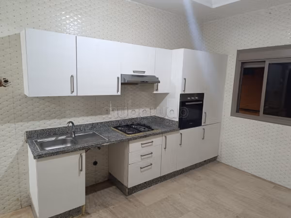 TE HUUR – Mooie lichte appartement in Azli