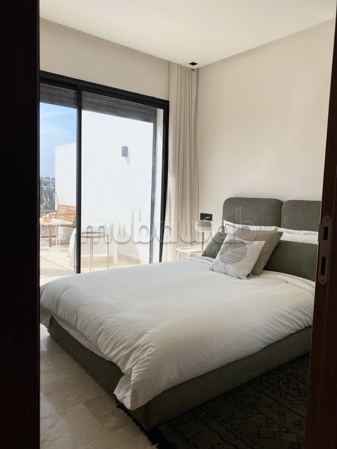 Affittare un appartamento a Bourgogne Ouest. Area 40 m². Ben arredato