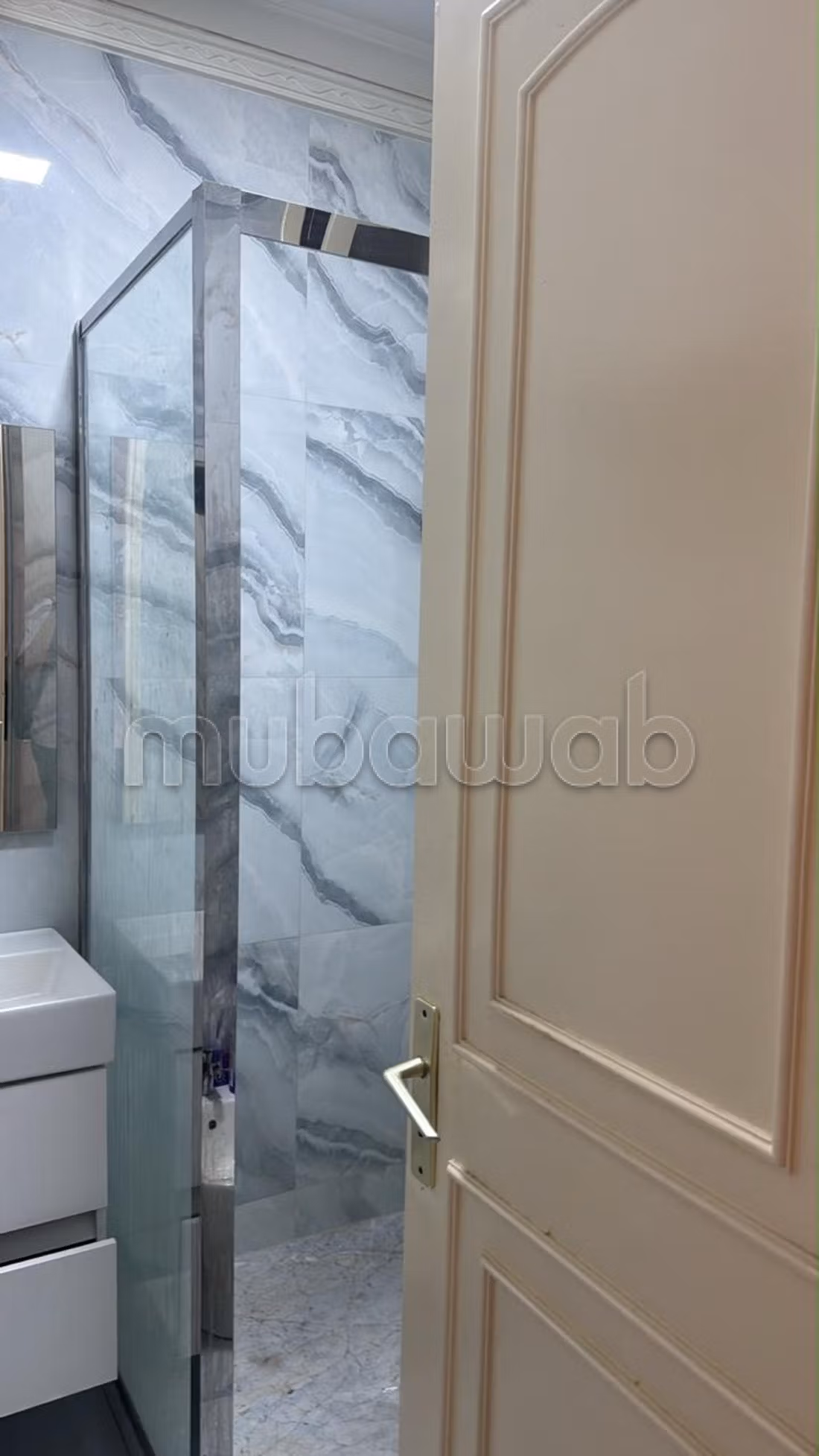 Appartamento arredato con 2 camere da letto in affitto a Maarif