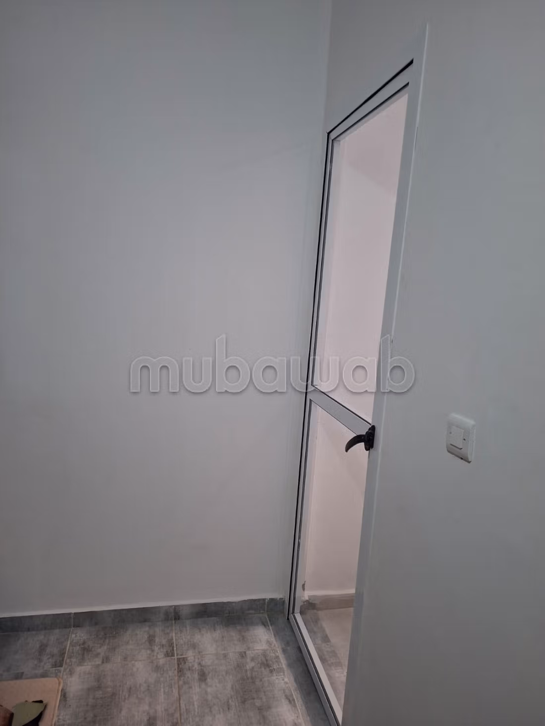 Bel appartement en location à El Mrabet. 2 pièces. Salon traditionnel marocain, résidence sécurisée
