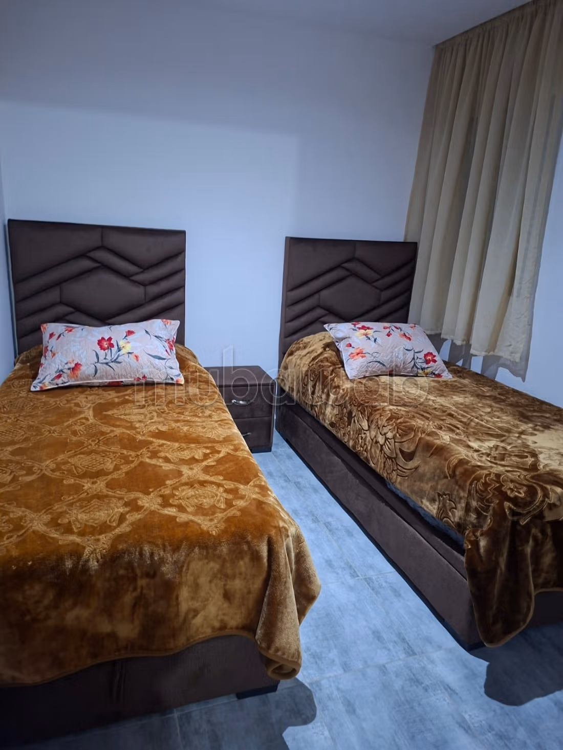 Bel appartement en location à El Mrabet. 2 pièces. Salon traditionnel marocain, résidence sécurisée