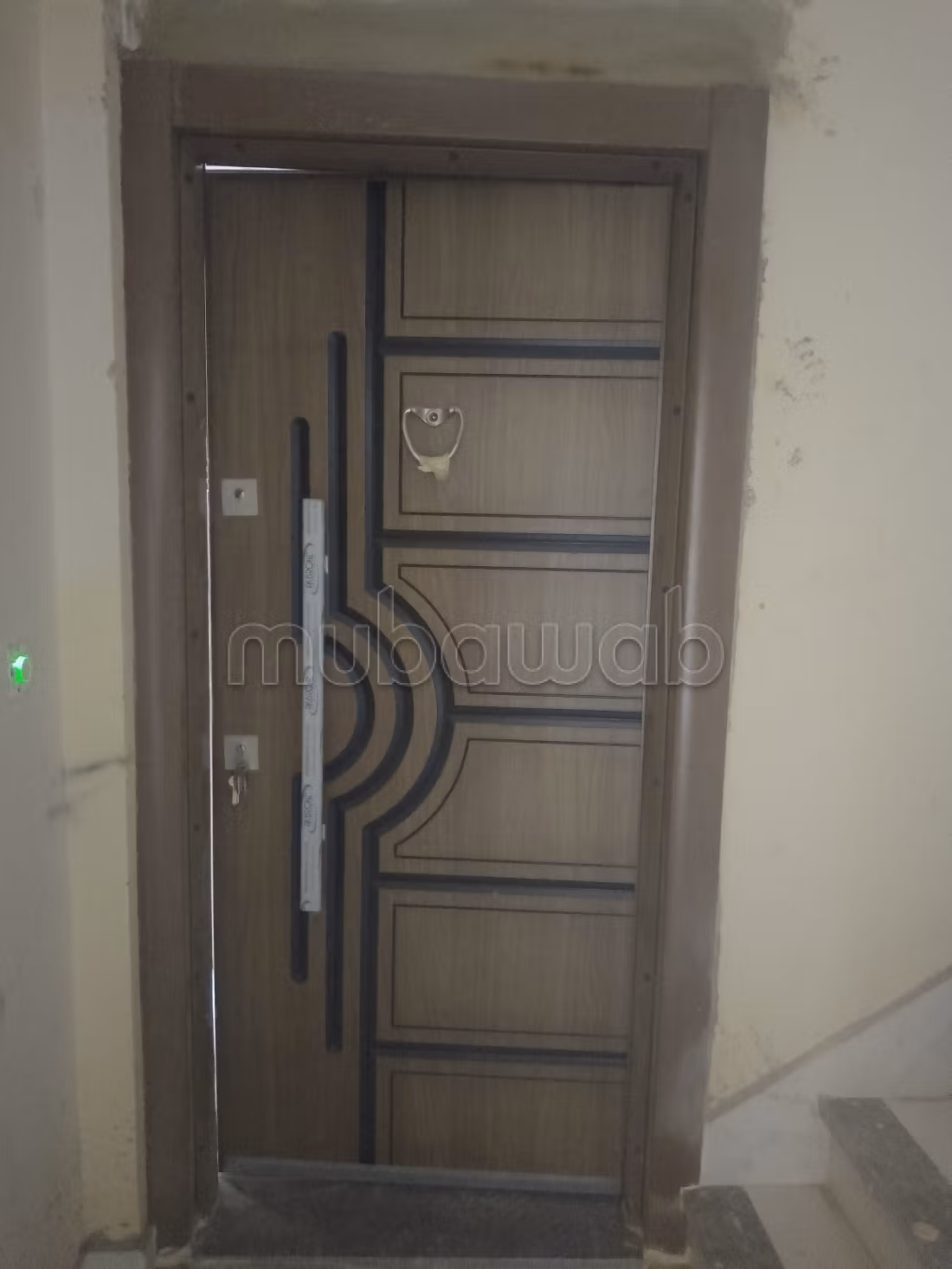 Bel appartement à vendre à Marjan. Superficie totale 71 m². Salon marocain traditionnel et porte solide