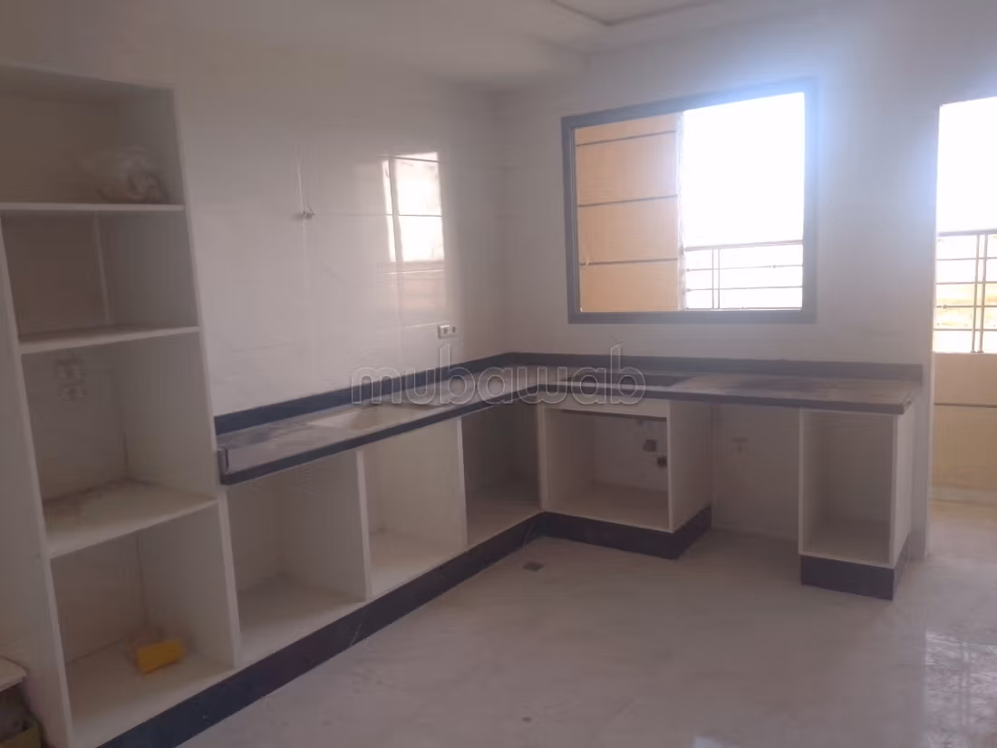 Bel appartement à vendre à Marjan. Superficie totale 71 m². Salon marocain traditionnel et porte solide — 3