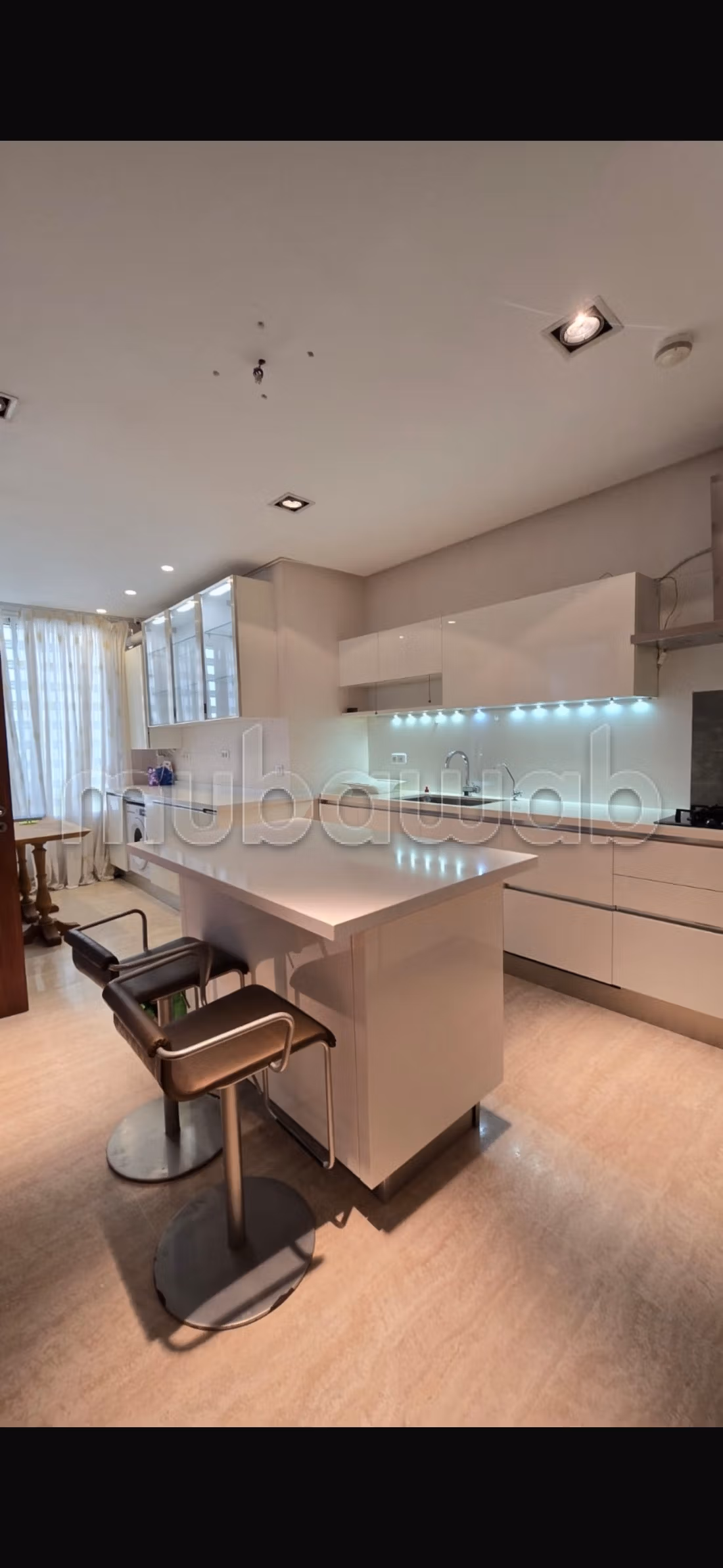 Très bel appartement en location à Les Berges Du Lac 2. Surface totale 200 m². Bien meublé