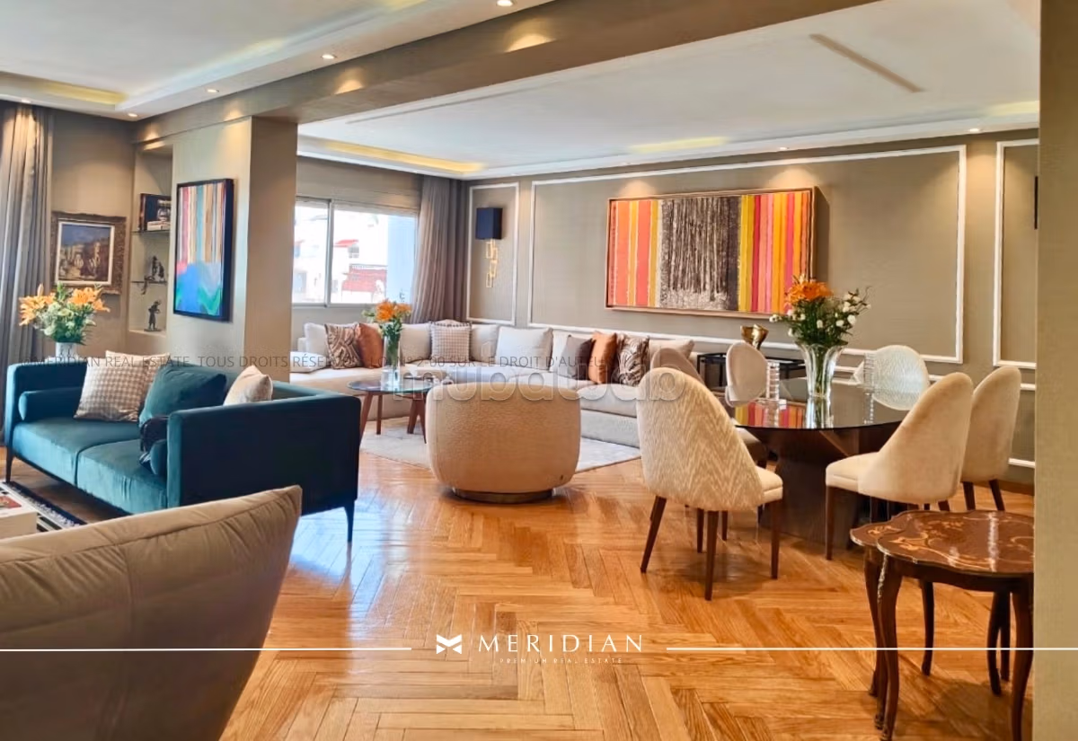 Appartement d'exception rénové 193m² 
Triangle d'or — 3