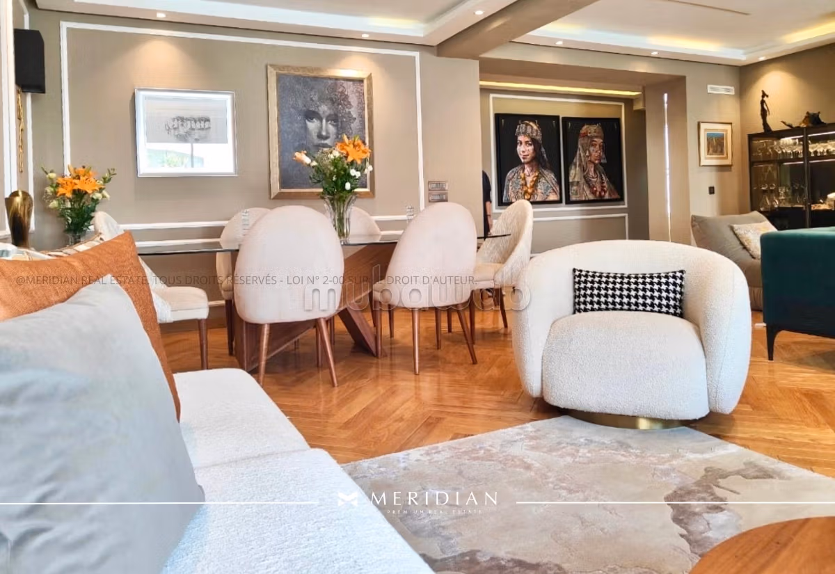 Appartement d'exception rénové 193m² 
Triangle d'or — 4