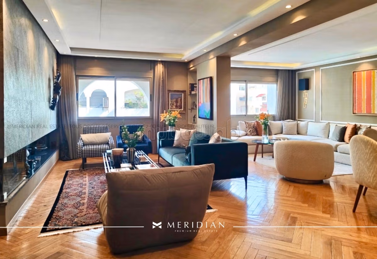 Appartement d'exception rénové 193m² 
Triangle d'or — 6