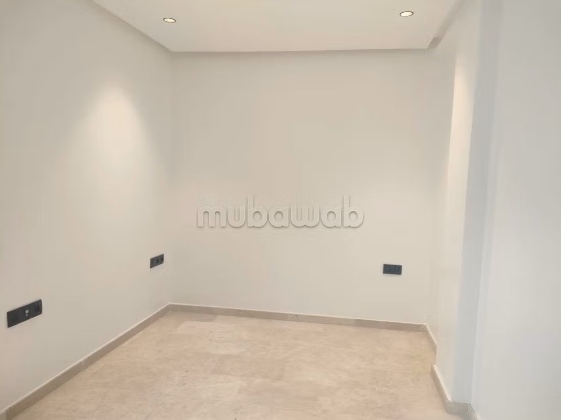 New empty studio California 6300 dh