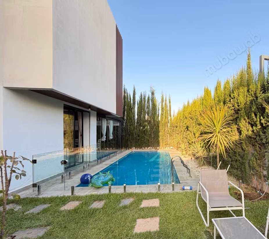 Villa arredata con piscina a Bouskoura
